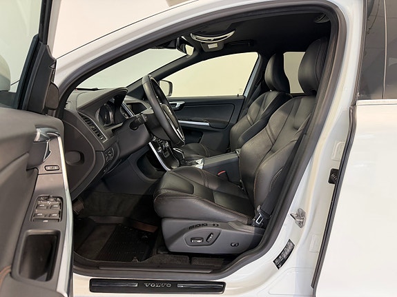 Volvo XC60 11 of 30