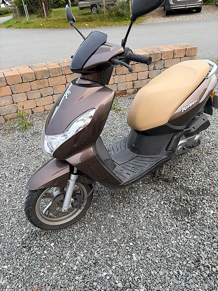 Peugeot Kisbee 2 of 5
