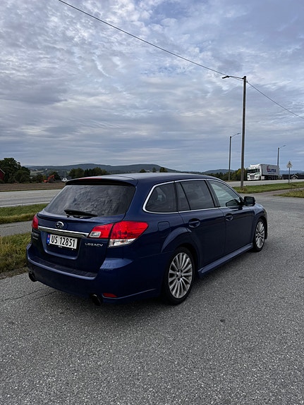 Subaru Legacy 4 of 9