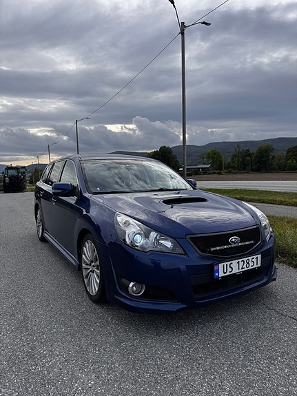 Subaru Legacy 2 of 9