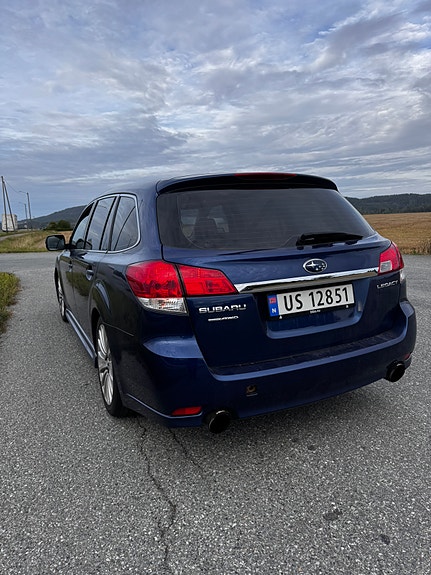 Subaru Legacy 3 of 9