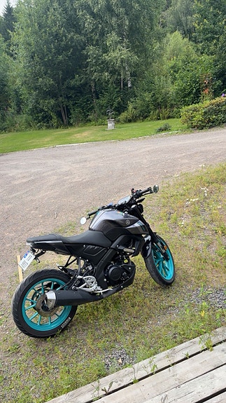 Yamaha MT-125 3 of 9