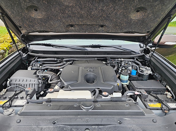 Toyota Land Cruiser 5 of 27