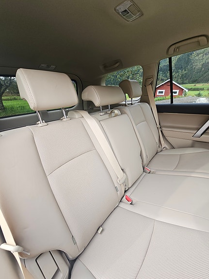 Toyota Land Cruiser 17 of 27