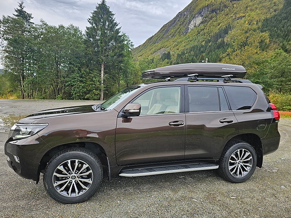 Toyota Land Cruiser 3 of 27