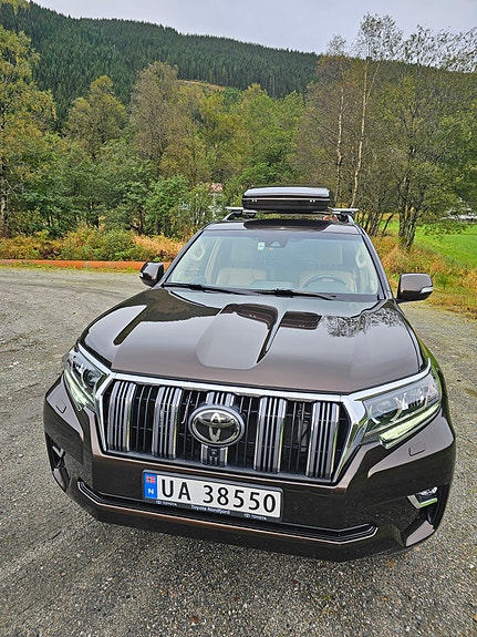 Toyota Land Cruiser 2 of 27