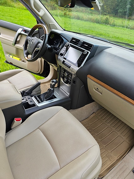 Toyota Land Cruiser 14 of 27