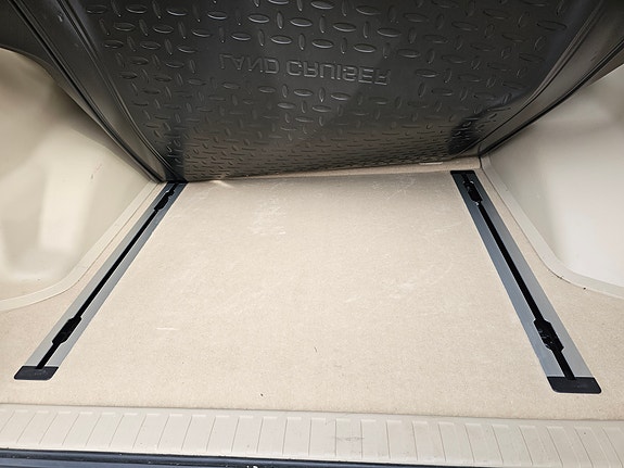Toyota Land Cruiser 21 of 27