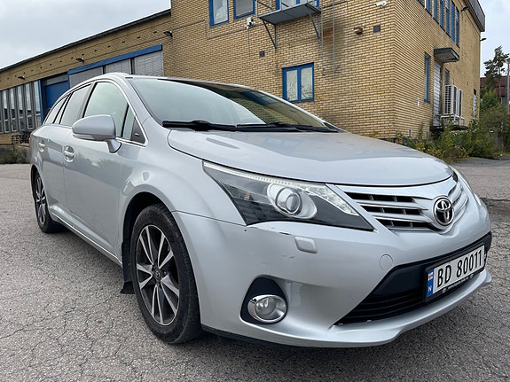 Toyota Avensis 2 of 25