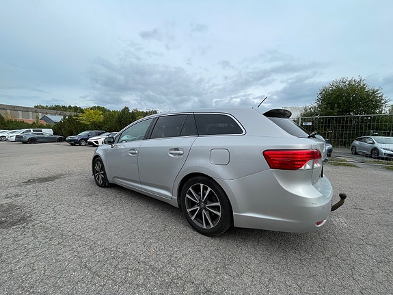 Toyota Avensis 4 of 25