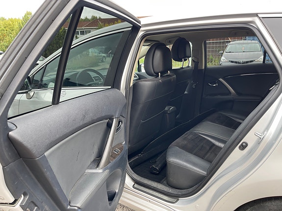 Toyota Avensis 11 of 25