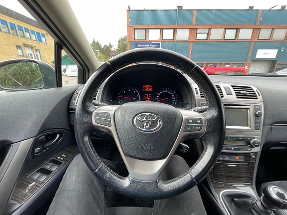Toyota Avensis 12 of 25