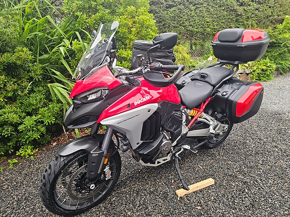 Ducati Multistrada V4S 2 of 14