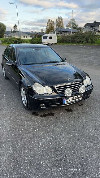 Mercedes-Benz C200 d 2 of 19