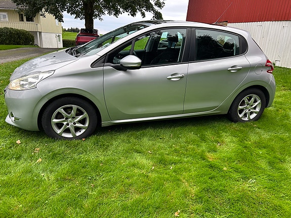 Peugeot 208 5 of 16