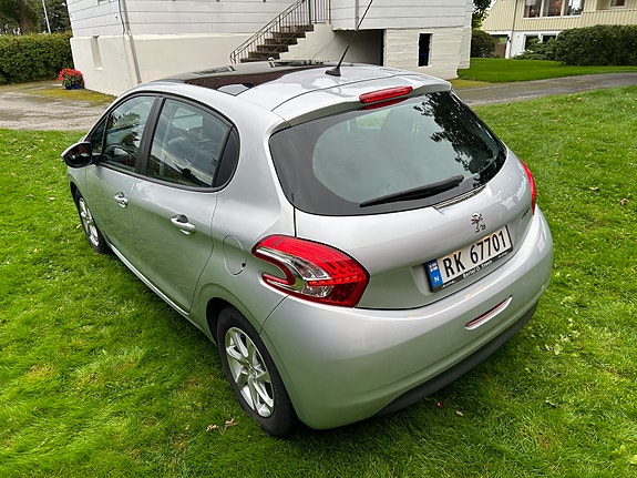 Peugeot 208 4 of 16