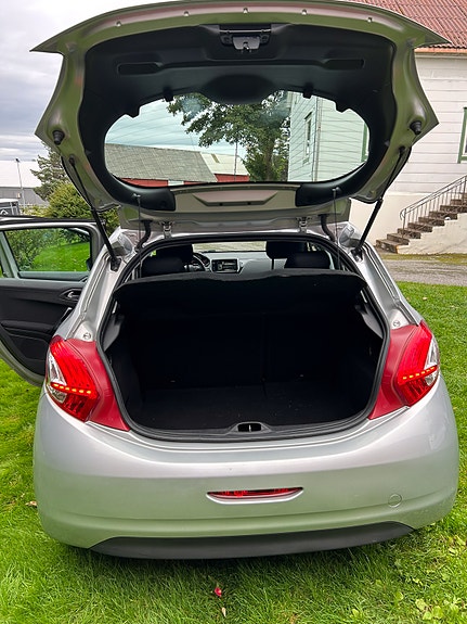 Peugeot 208 7 of 16