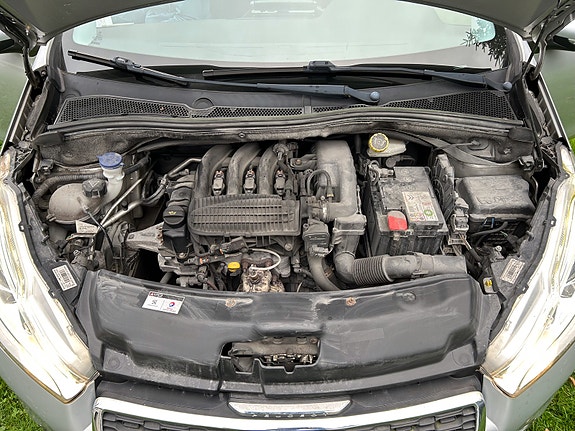 Peugeot 208 13 of 16
