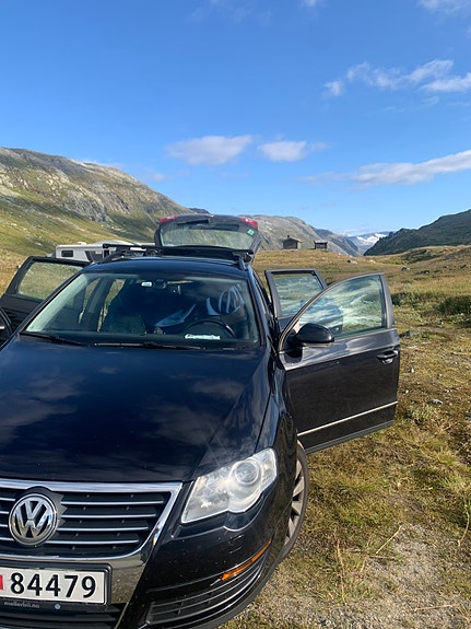 Volkswagen Passat 2 of 8