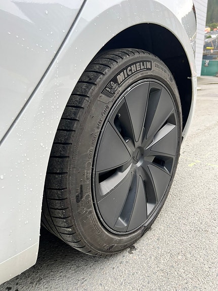 Tesla Model 3 8 of 13