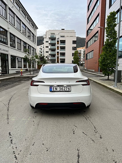Tesla Model 3 11 of 13