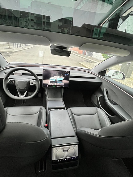 Tesla Model 3 9 of 13