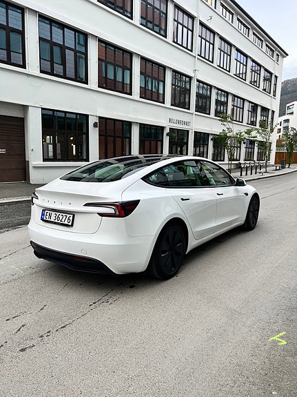 Tesla Model 3 4 of 13