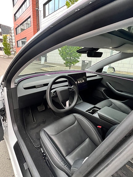 Tesla Model 3 10 of 13