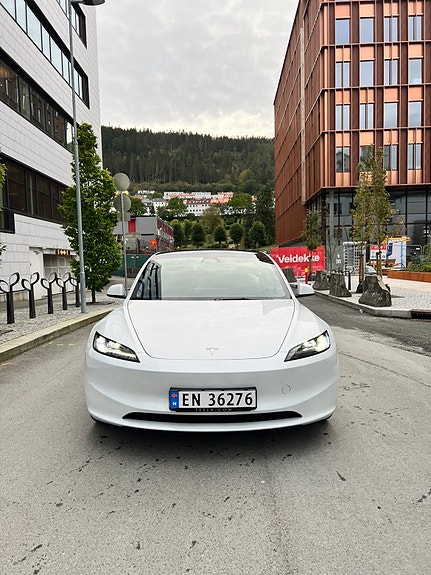 Tesla Model 3 2 of 13