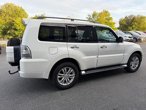 Mitsubishi Pajero 7 of 27