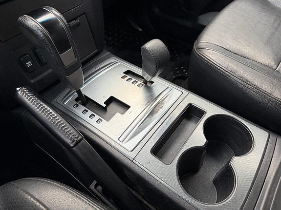 Mitsubishi Pajero 26 of 27