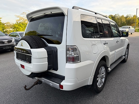 Mitsubishi Pajero 8 of 27