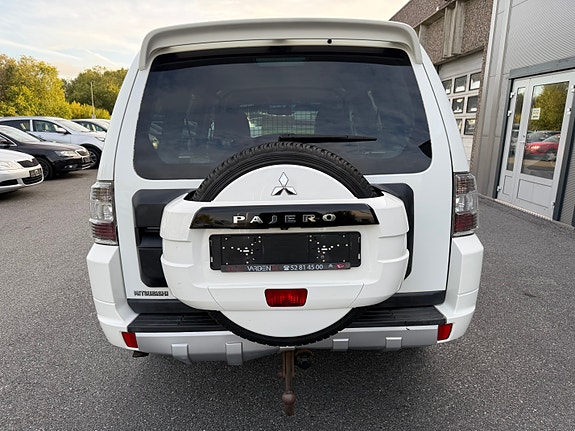 Mitsubishi Pajero 9 of 27