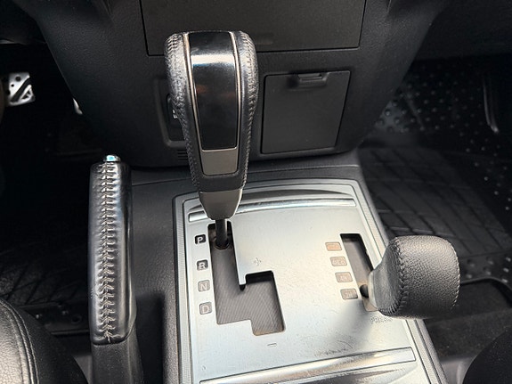 Mitsubishi Pajero 27 of 27