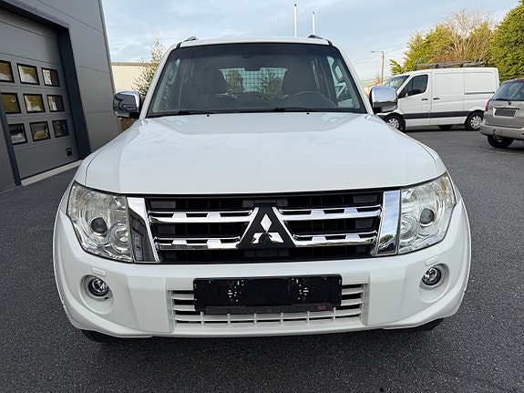Mitsubishi Pajero 3 of 27