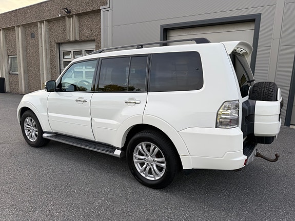 Mitsubishi Pajero 11 of 27