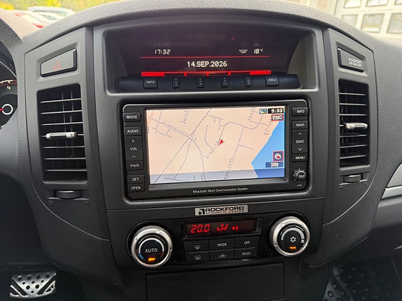 Mitsubishi Pajero 22 of 27
