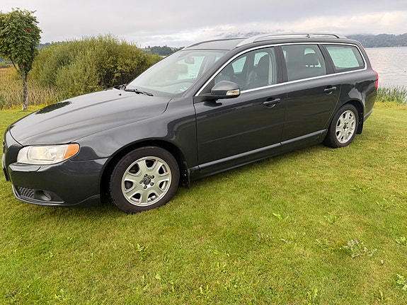 Volvo V70 3 of 24
