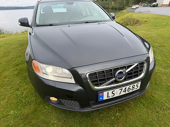Volvo V70 11 of 24