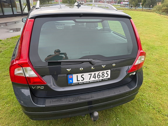 Volvo V70 4 of 24