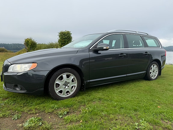 Volvo V70 2 of 24