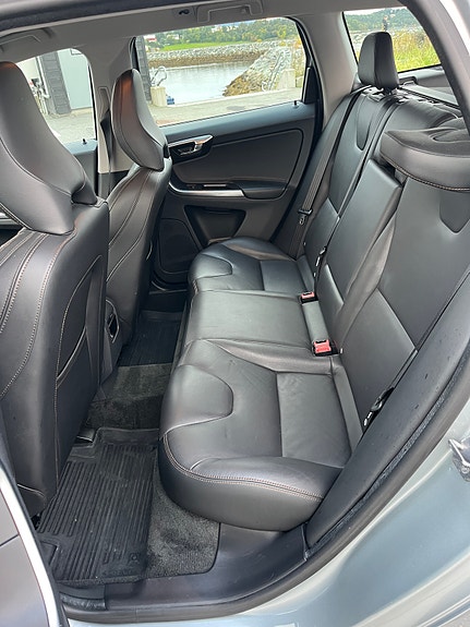Volvo XC60 8 of 15