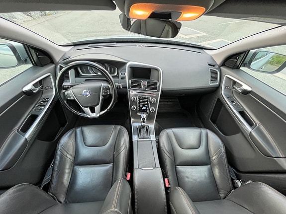 Volvo XC60 10 of 15