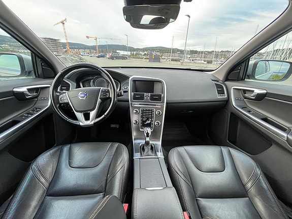 Volvo XC60 11 of 15