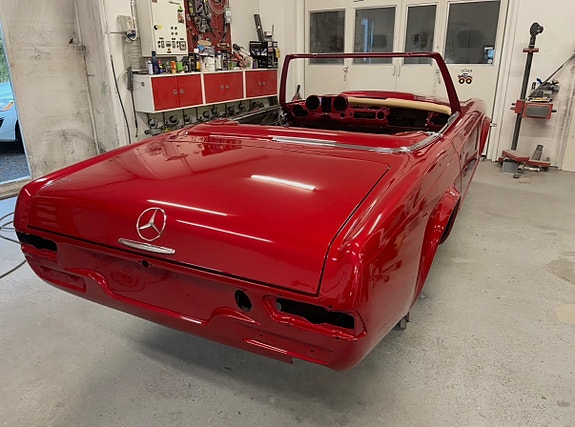 Mercedes-Benz 280 SL 11 of 21