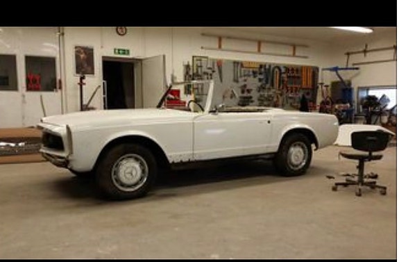 Mercedes-Benz 280 SL 19 of 21