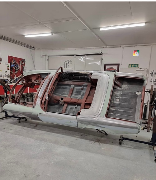 Mercedes-Benz 280 SL 18 of 21