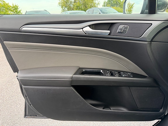 Ford Mondeo 20 of 27
