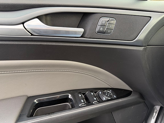 Ford Mondeo 21 of 27