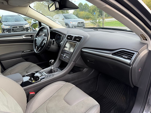 Ford Mondeo 18 of 27
